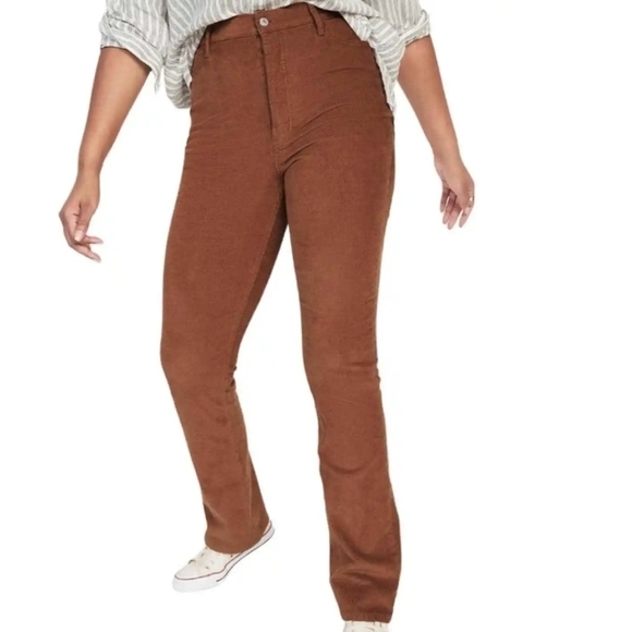22 - Old Navy | Extra High-Waisted Kicker Corduroy Boot-Cut Pants - Picture 3 of 8